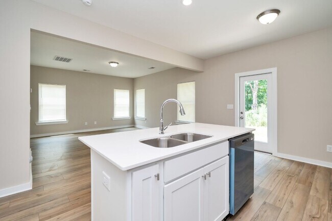 Building Photo - Move-In Special! Pay only ½ of your first ...