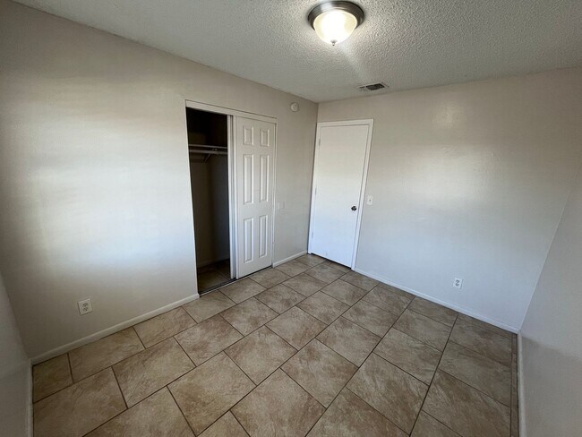 Building Photo - 7108-7108 S Kissimmee St