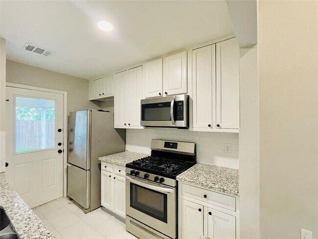 Building Photo - 16303 Napa Vine Dr