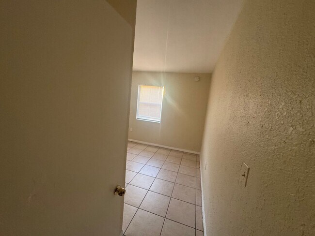 Building Photo - 3-2 House