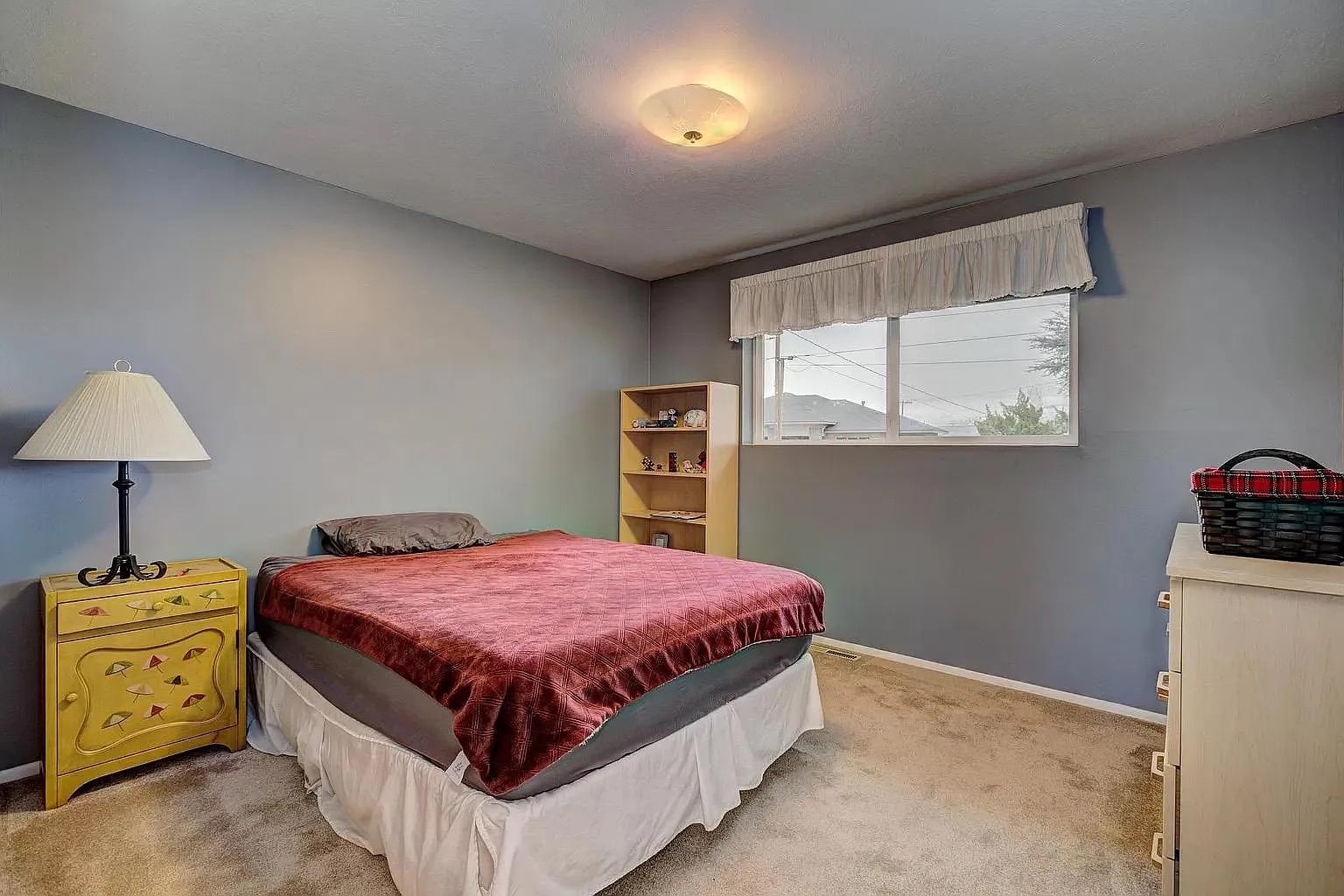 Building Photo - 3411 W Hillcrest Dr