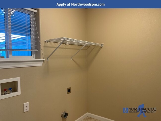 Building Photo - Very Nice 2 Bedroom 2 Bath Home Located in a 55+ Community in Central Point