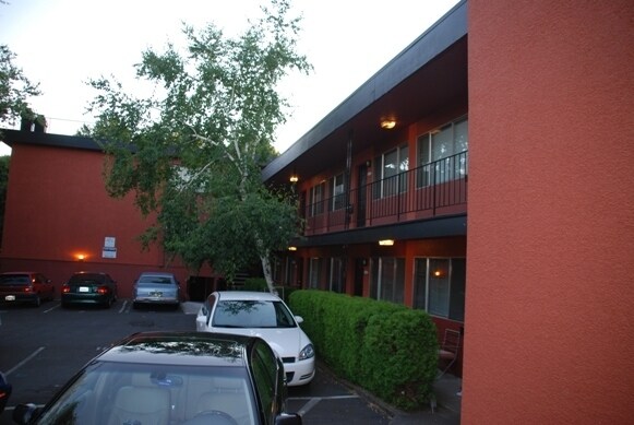 Building Photo - 2bed, hardwoods, granite, dishwasher, park...