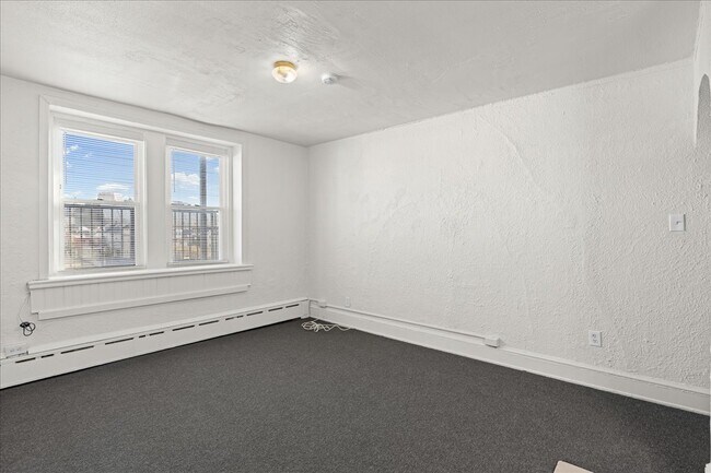 Building Photo - 33 S Iowa Ave