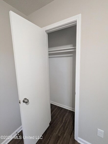 Building Photo - 2628 Hillcrest Dr