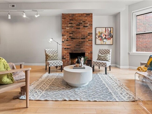 Building Photo - 3 Bedroom Townhome in Richmond