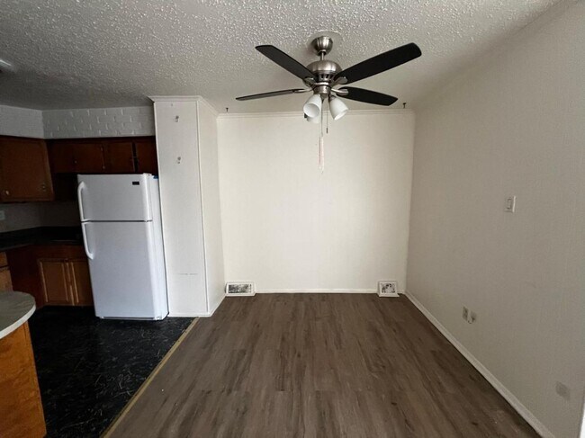 Building Photo - 4039 Balwynne Park Rd