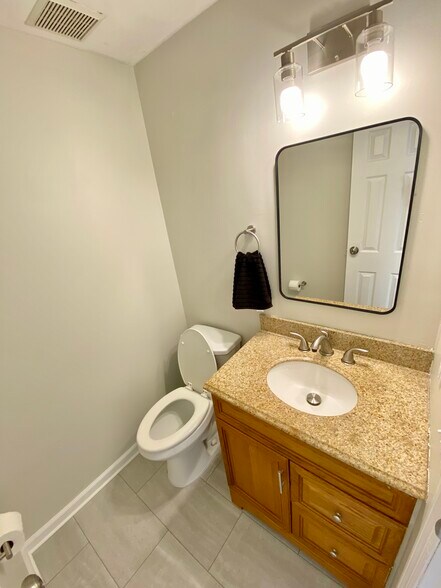 Building Photo - 87 Teays Pt