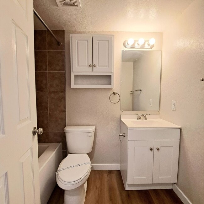 Building Photo - 4708 Thunderbolt Ave