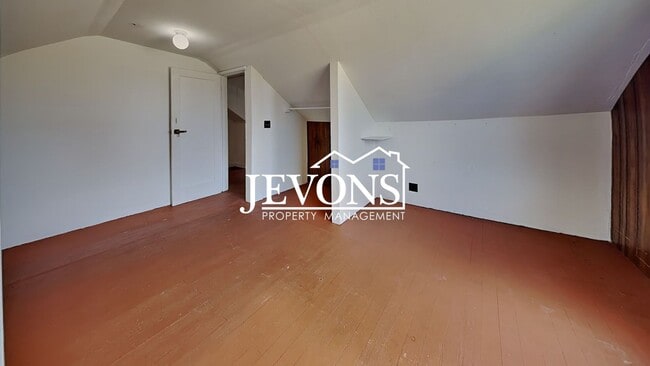 Building Photo - Charming 5-bedroom home near shopping, parks, and University of Puget Sound - Minutes from Cheney...