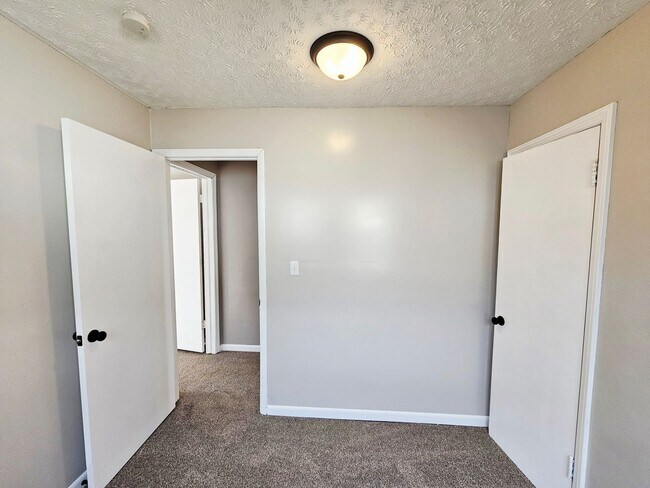 Building Photo - Move-In Ready 3BR/1BA Home w/ 2-Car Garage | Recently Updated