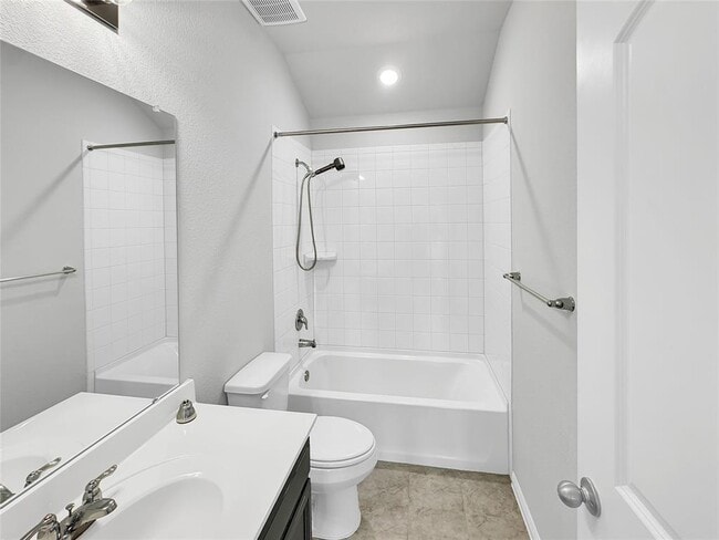 Building Photo - 2437 Roosevelt Rd