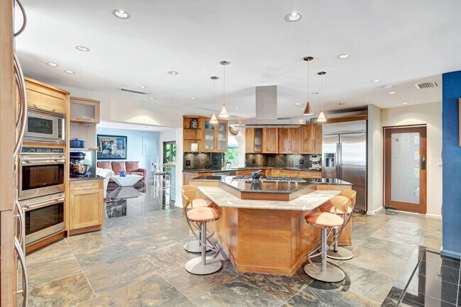 Building Photo - 9980 SW 83rd Ave