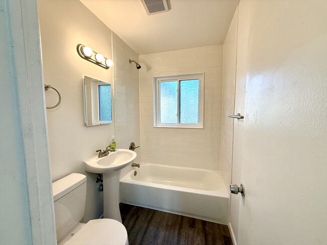 Bathroom - 2726 S Glencoe St