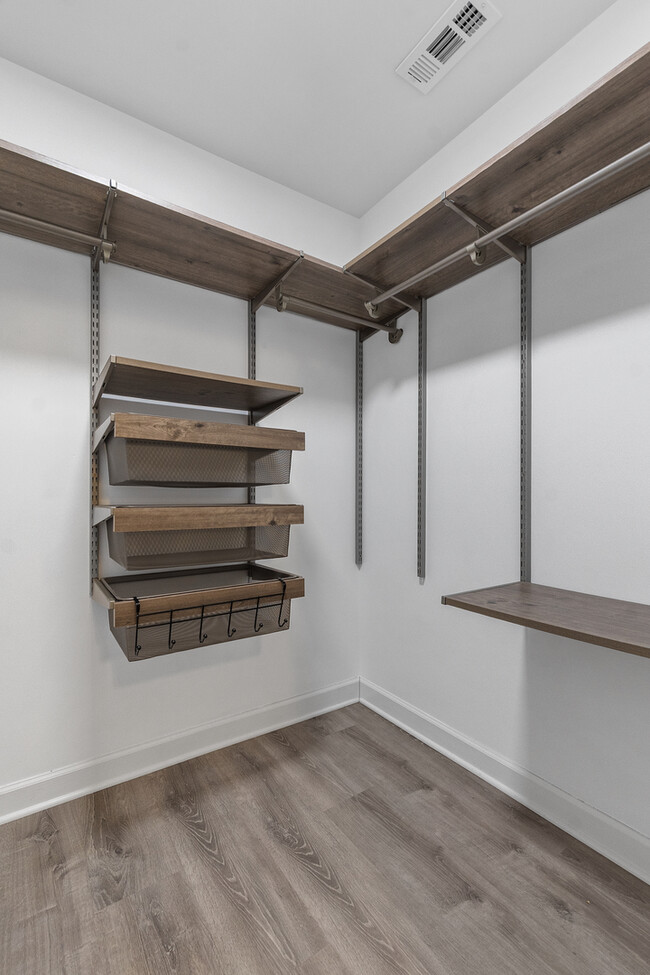 Building Photo - 3255 W Leland Ave