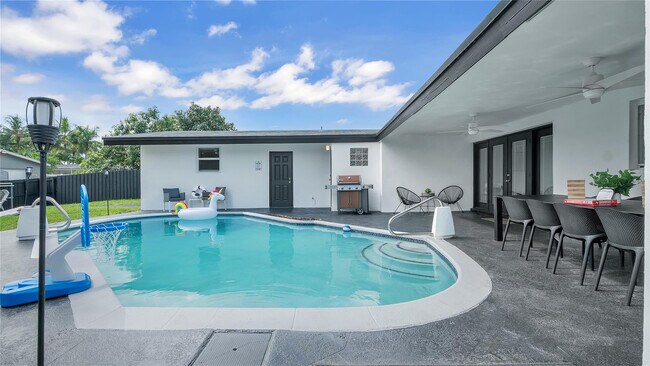 Building Photo - 2201 N 50th Ave