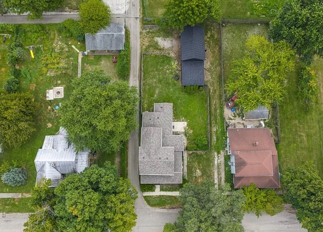 Building Photo - Charming Two-Story Home for Rent in North ...