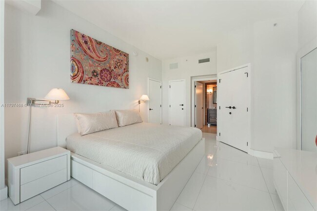 Building Photo - 6801 Collins Ave