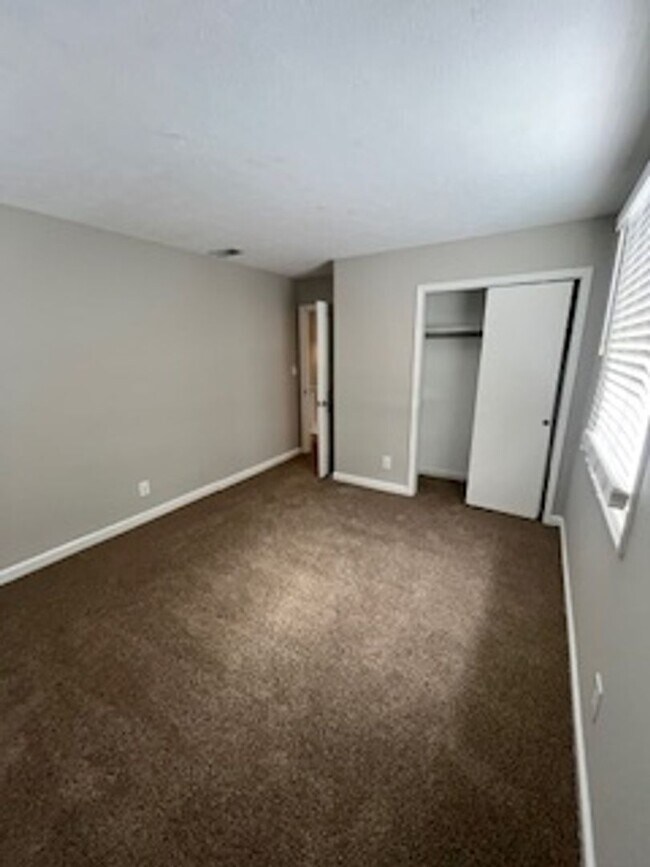Building Photo - Sycamore Knolls: Comfort, Space & Convenience on Bloomington's East Side