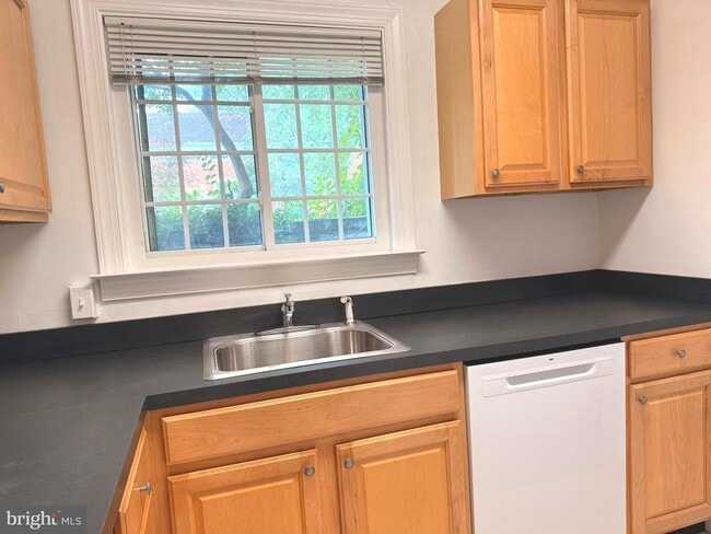 Building Photo - 3211 Ravensworth Pl