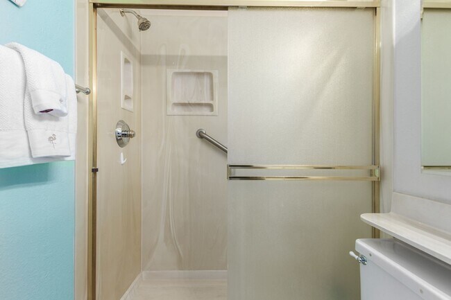 Building Photo - Two bedroom condo