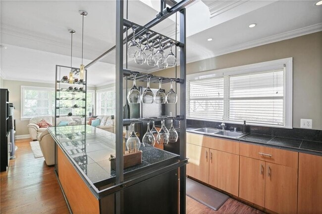 Building Photo - 64 W Belle Isle Rd NE