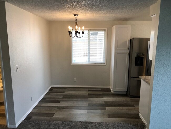 Building Photo - Updated 3 bedroom 1.5 bathroom house in Springfield!