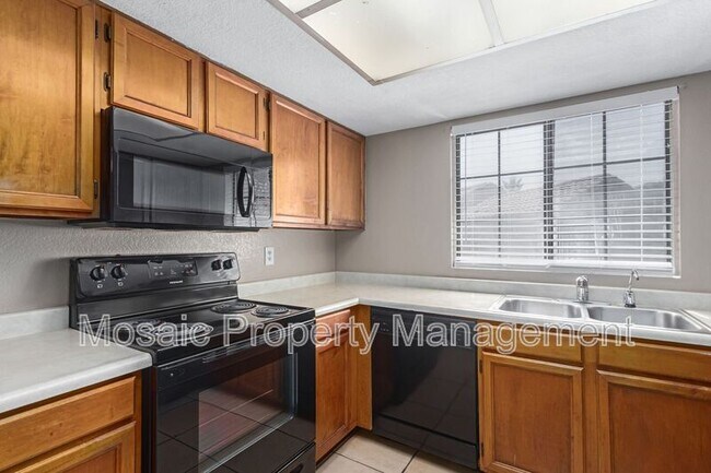Building Photo - 700 E Mesquite Cir