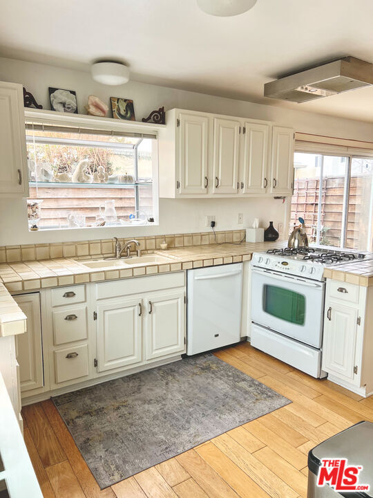 Building Photo - 6232 Tapia Dr