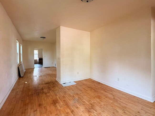 Building Photo - 210 Doty St