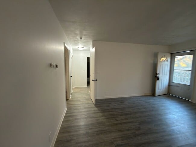 Building Photo - 312 Hill St