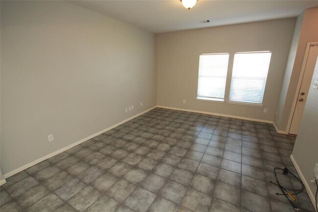 Building Photo - 6111 Settlers Lake Cir E