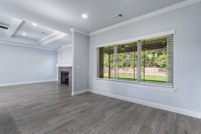 Building Photo - Three bedroom home, ready NOW