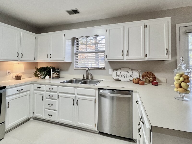 Building Photo - 117 Southampton Ct