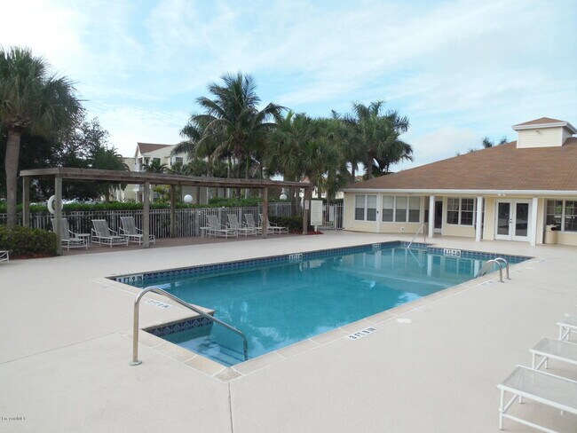 Building Photo - 1951 Island Club Dr