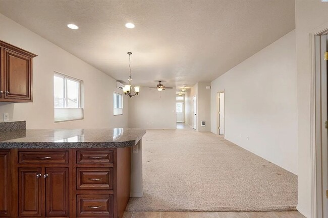 Building Photo - Charming 2 Bedroom, 2 Bath Duplex in an Excellent Location!