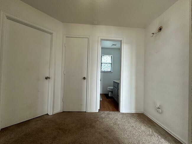 Building Photo - Charming 3 Bed, 2 Bath 2-Story Home in Moore!