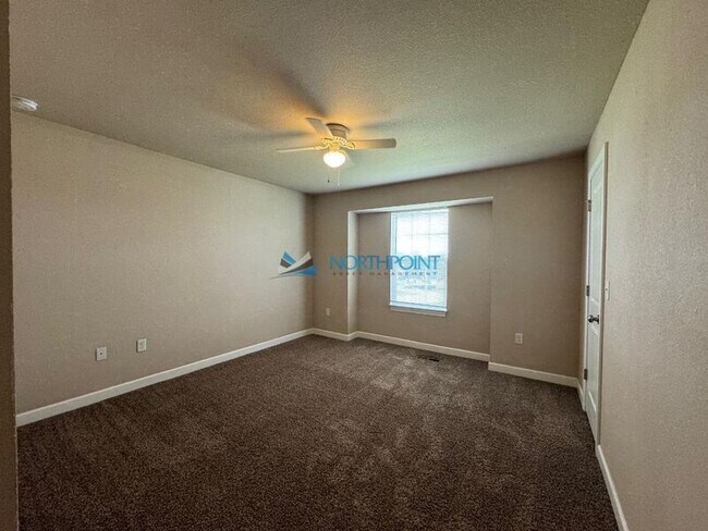 Building Photo - 815 Raven Court