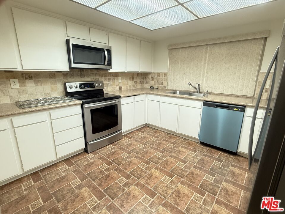 Building Photo - 38916 Pso De Oro
