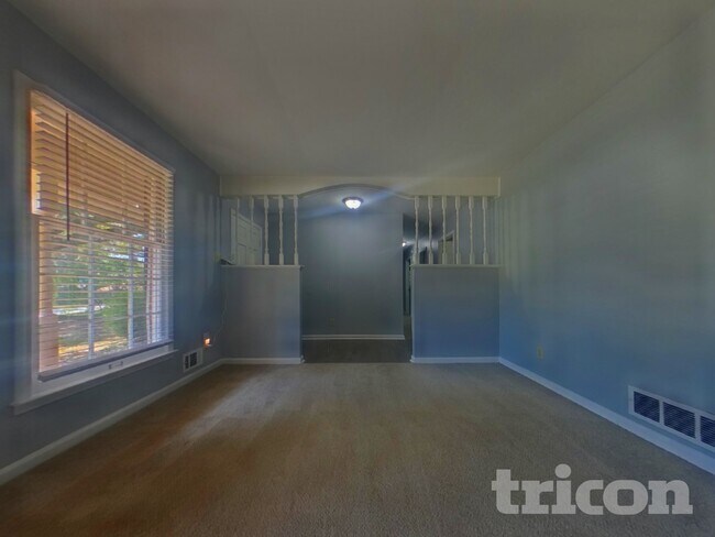 Building Photo - 490 Rocky Creek Dr