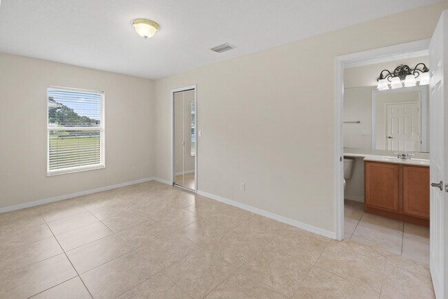 Building Photo - 5651 NW North Crisona Cir