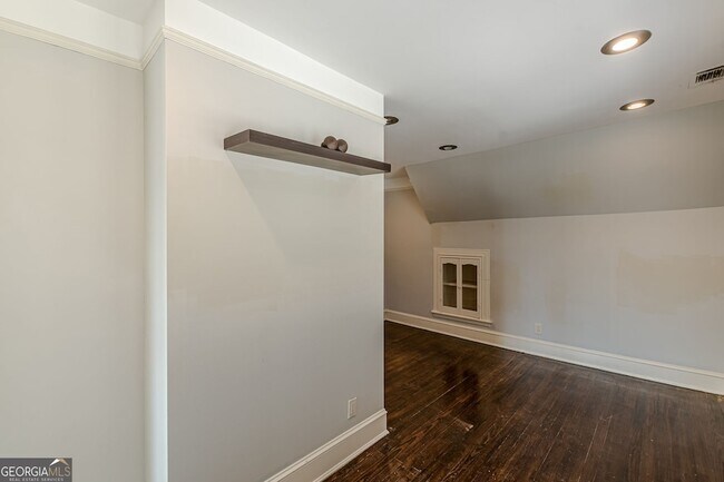 Building Photo - 1957 Walker Ave