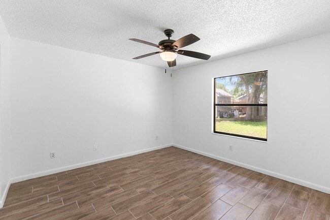 Building Photo - Beautiful Newly Renovated 2 Bedroom 2 Bath...