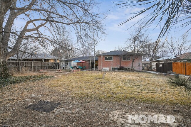 Building Photo - Charming 3 Bedroom, 1 full bath House in D...