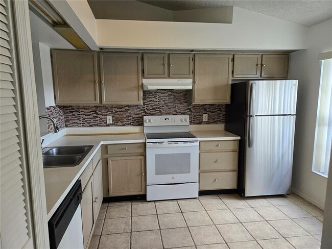 Building Photo - 14536 Laguna Beach Cir