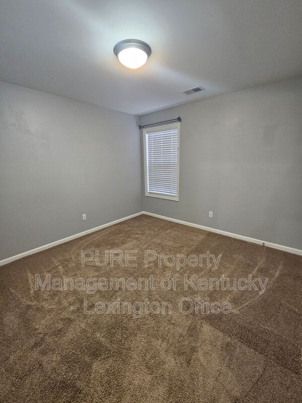 Building Photo - 688 Estrella Dr