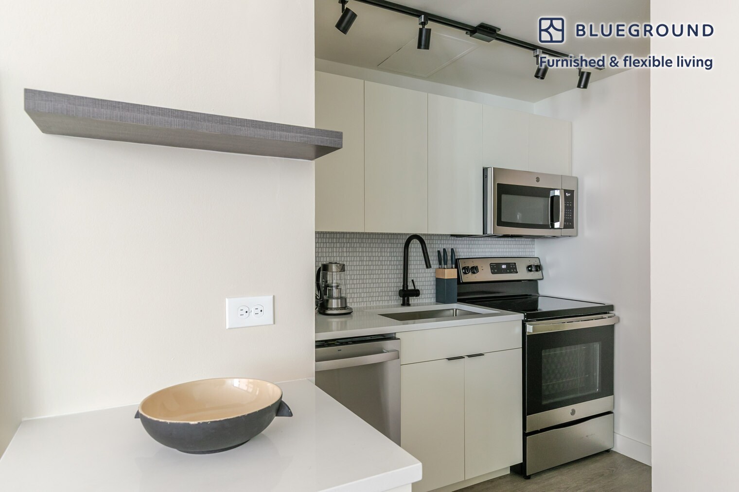 Building Photo - 21 E Chestnut St