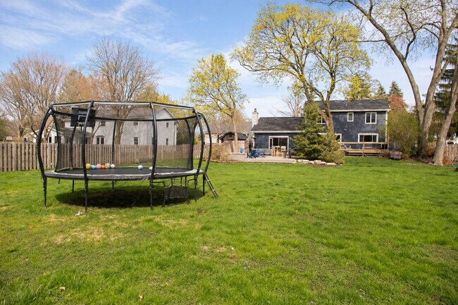 Building Photo - 2S316 Arrowhead Dr