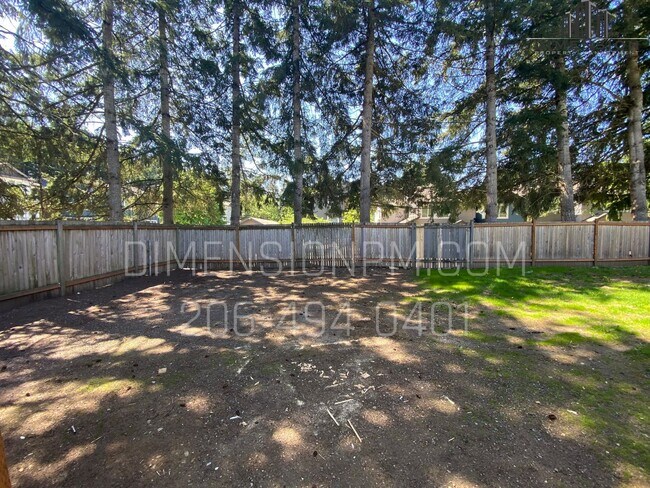 Building Photo - 4 Bed 2.5 Bath Remodelled Manufactured Home in Kent! Available NOW! Easy self showings!