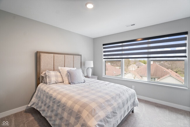 Building Photo - 661 Golborne St